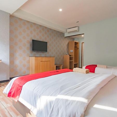 Hotel Reddoorz Premium Near Bandung Station Esterno foto