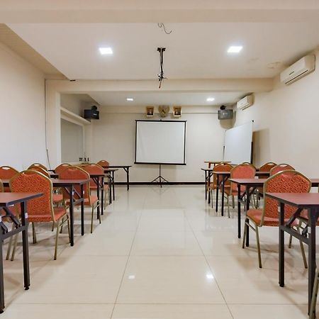 Hotel Reddoorz Premium Near Bandung Station Esterno foto
