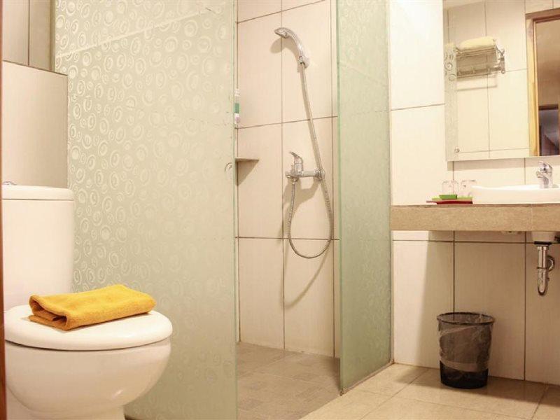 Hotel Reddoorz Premium Near Bandung Station Esterno foto
