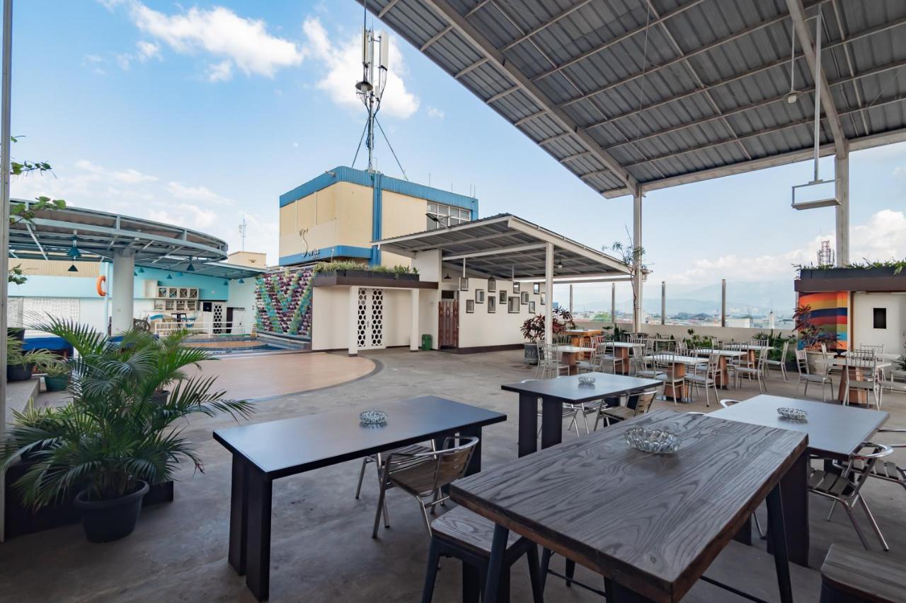 Hotel Reddoorz Premium Near Bandung Station Esterno foto