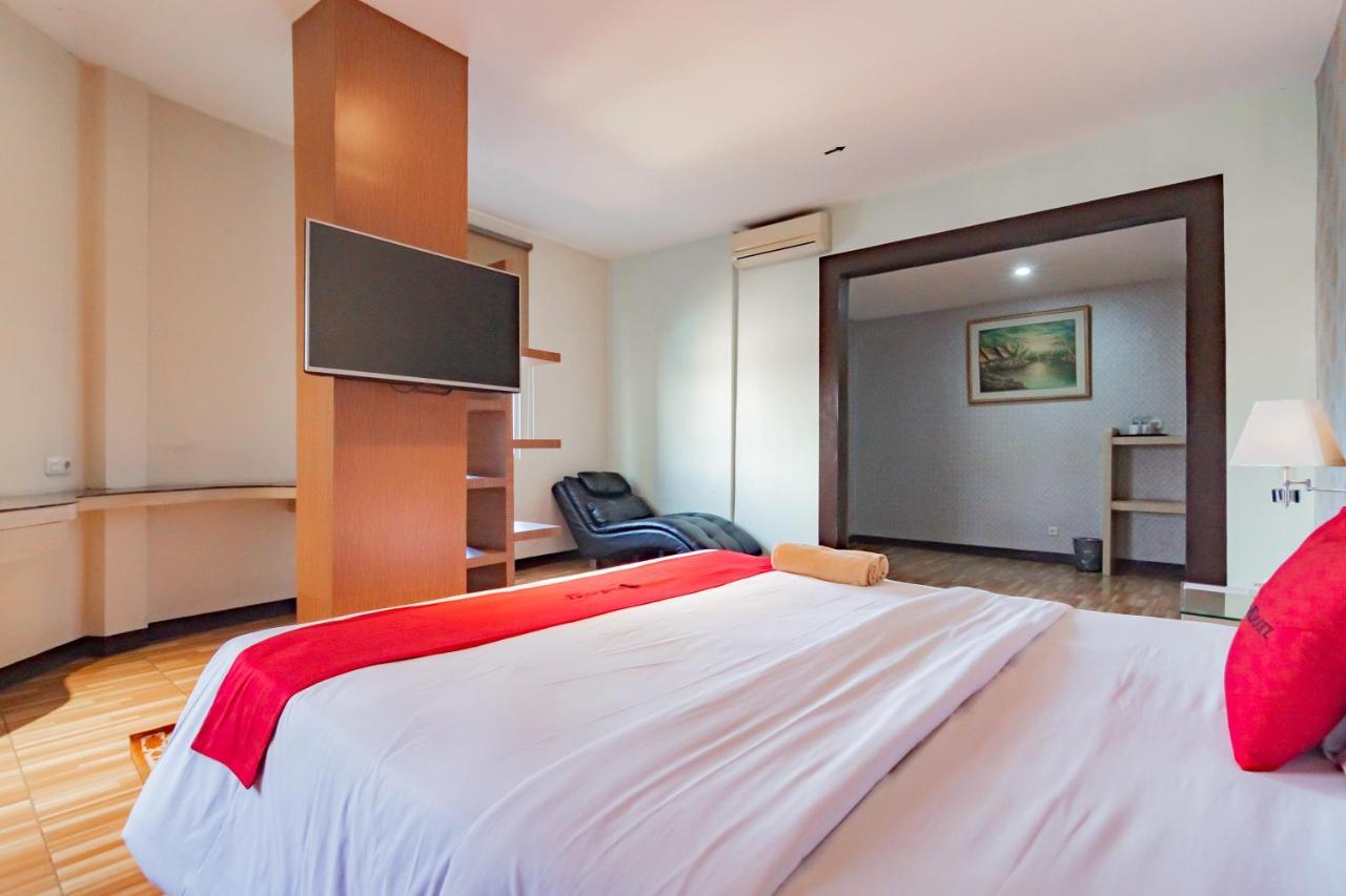 Hotel Reddoorz Premium Near Bandung Station Esterno foto