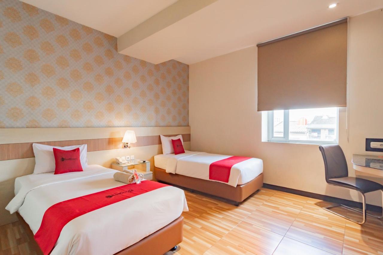 Hotel Reddoorz Premium Near Bandung Station Esterno foto