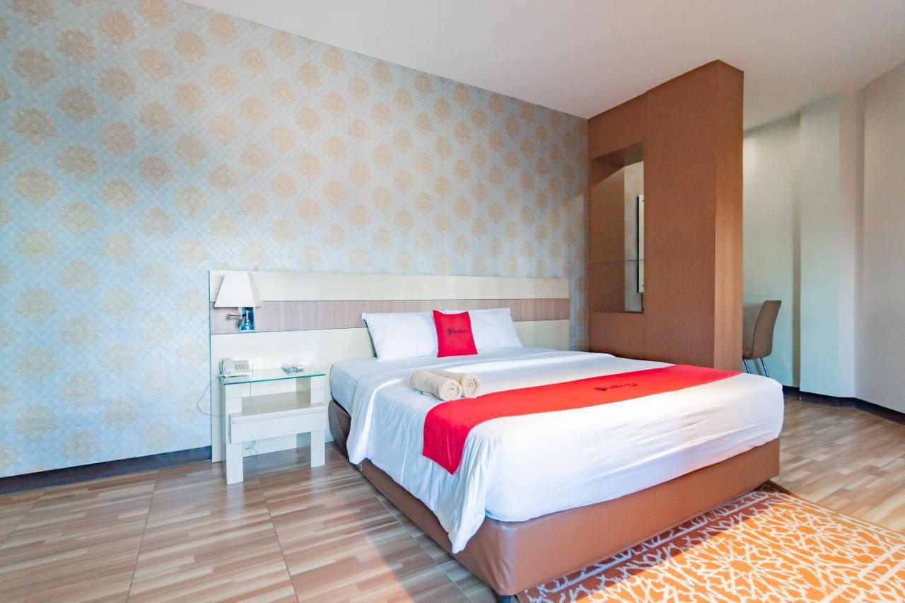 Hotel Reddoorz Premium Near Bandung Station Esterno foto