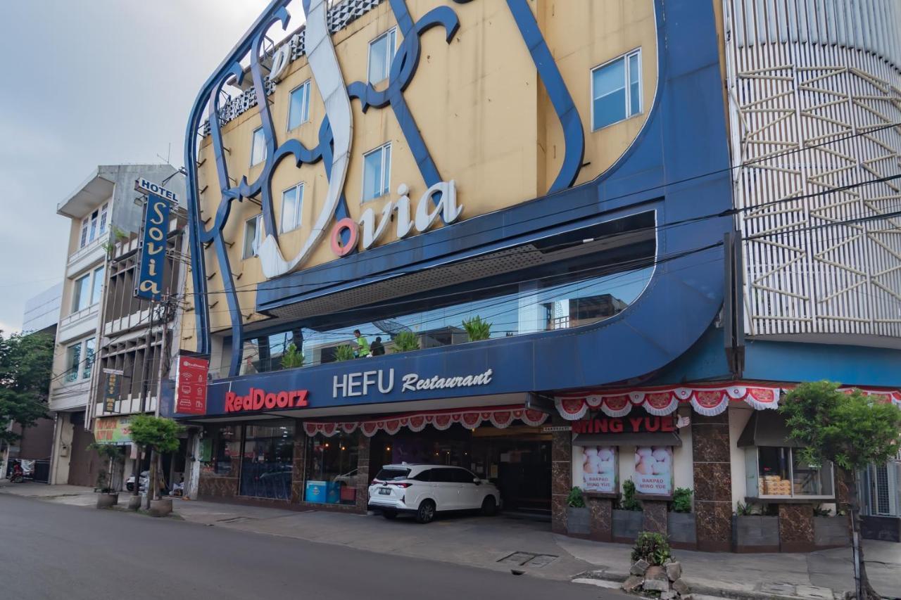 Hotel Reddoorz Premium Near Bandung Station Esterno foto