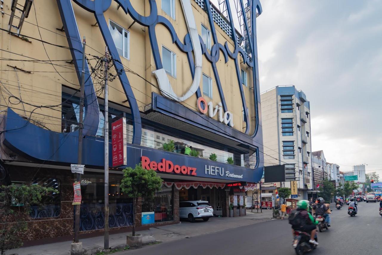 Hotel Reddoorz Premium Near Bandung Station Esterno foto
