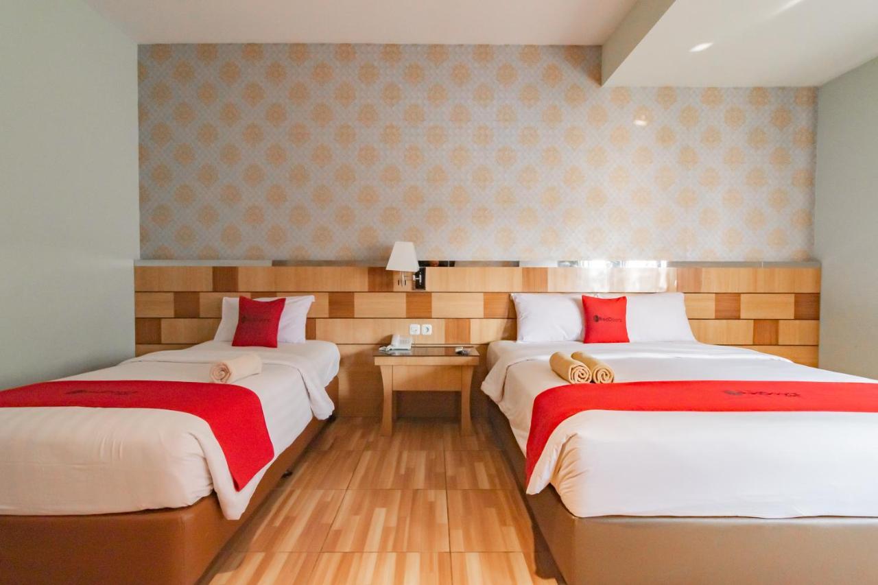 Hotel Reddoorz Premium Near Bandung Station Esterno foto