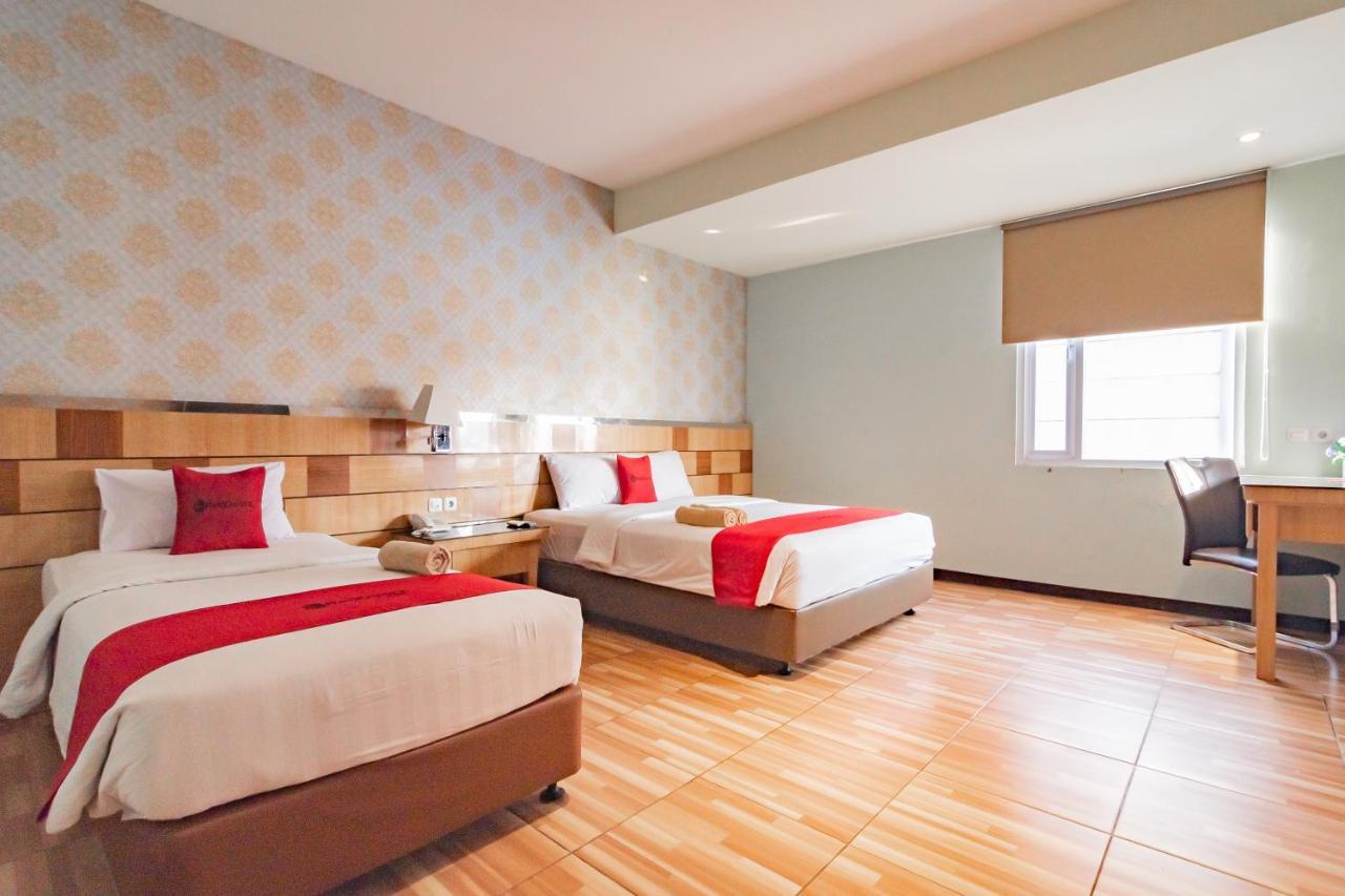 Hotel Reddoorz Premium Near Bandung Station Esterno foto