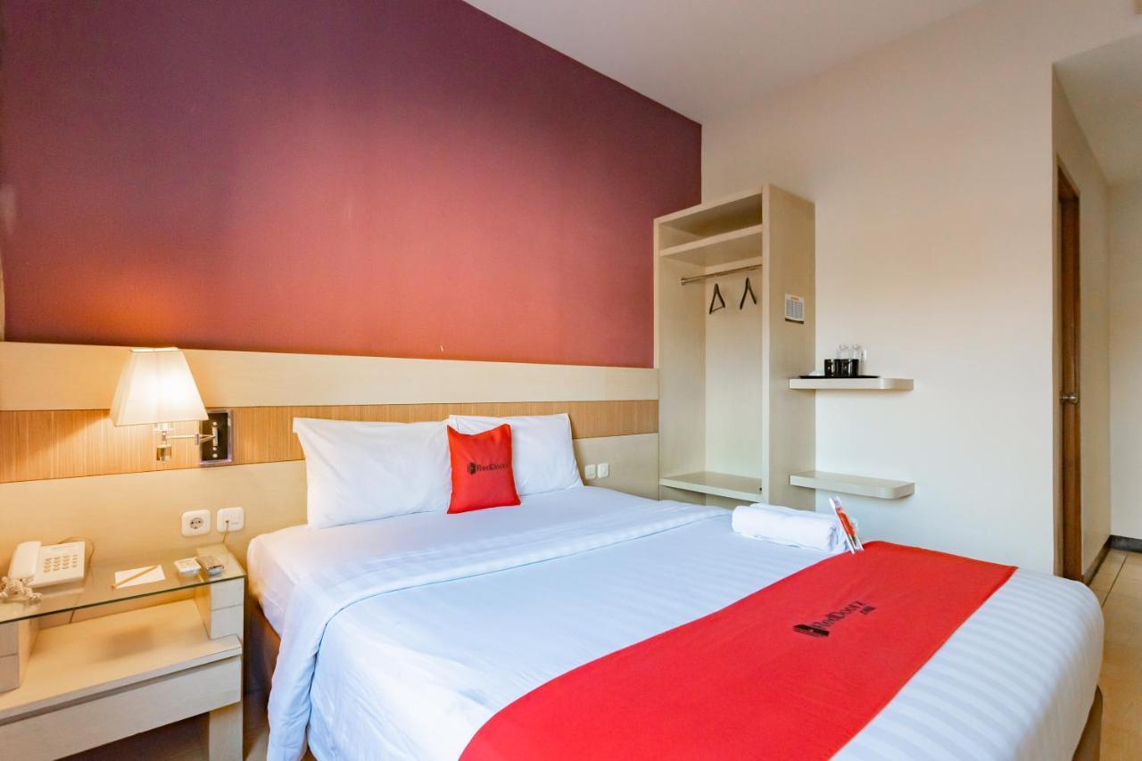 Hotel Reddoorz Premium Near Bandung Station Esterno foto