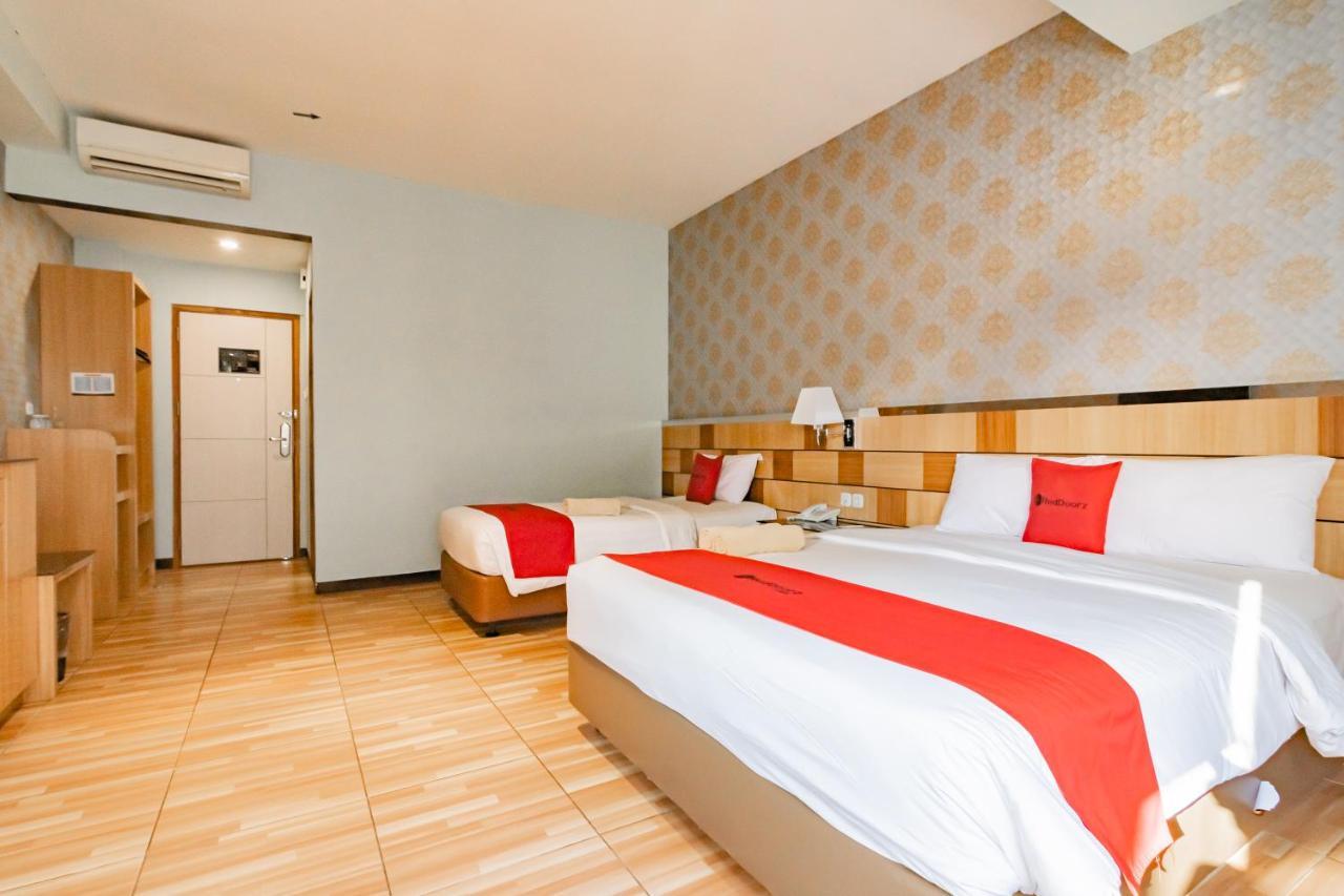 Hotel Reddoorz Premium Near Bandung Station Esterno foto