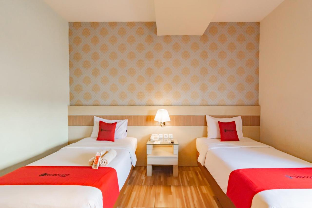 Hotel Reddoorz Premium Near Bandung Station Esterno foto