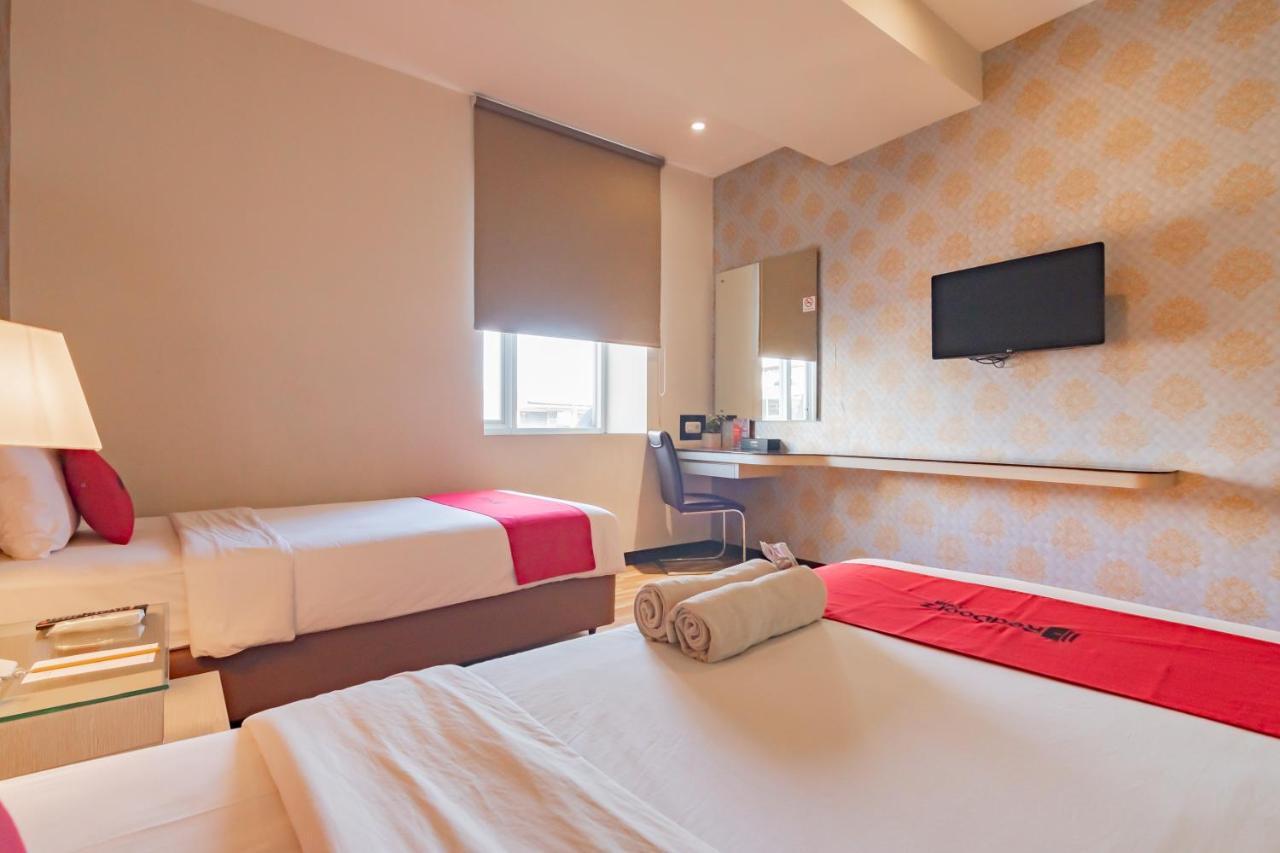Hotel Reddoorz Premium Near Bandung Station Esterno foto